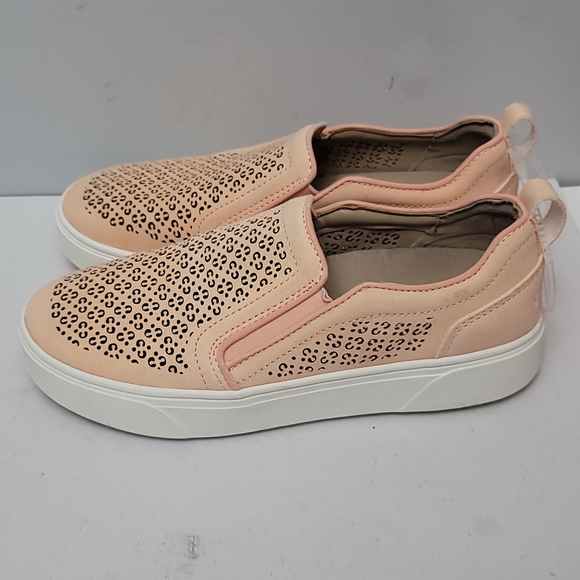 Vionic Women's Kimmie Perforated Slip On Sneaker - Picture 3 of 8